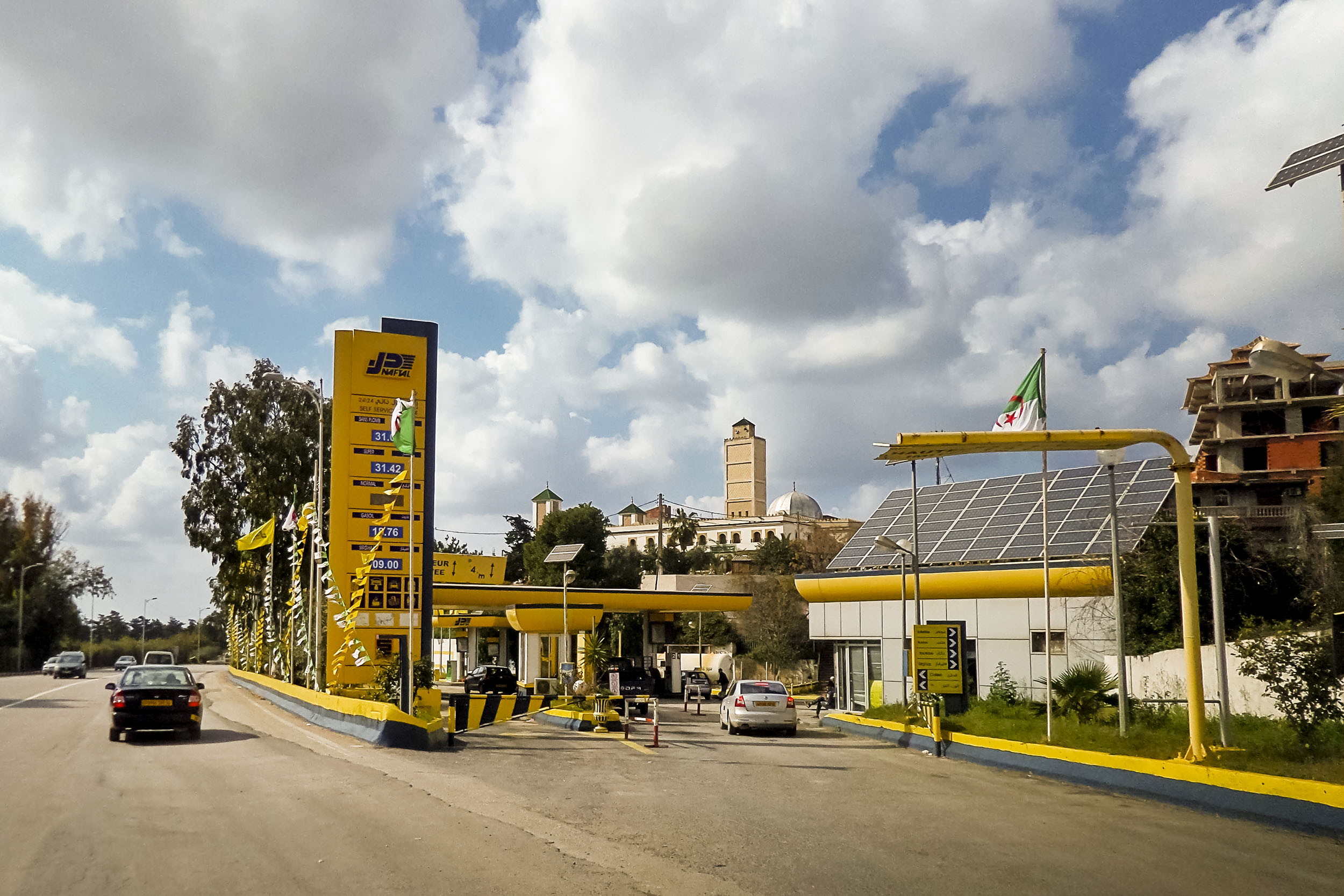 الشركة الوطنية لتوزيع الوقود نفطال
